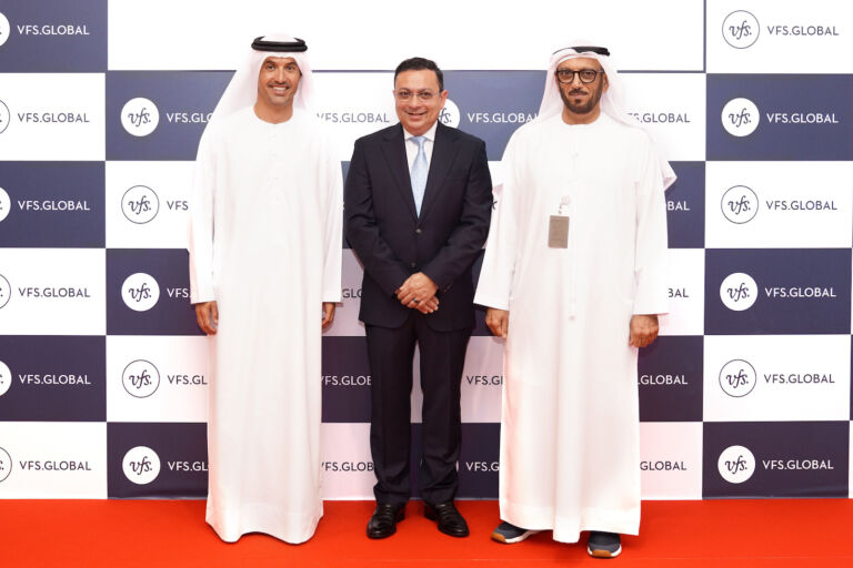Zubin Karkaria al centro all'inaugurazione del centro Vfs a Dubai