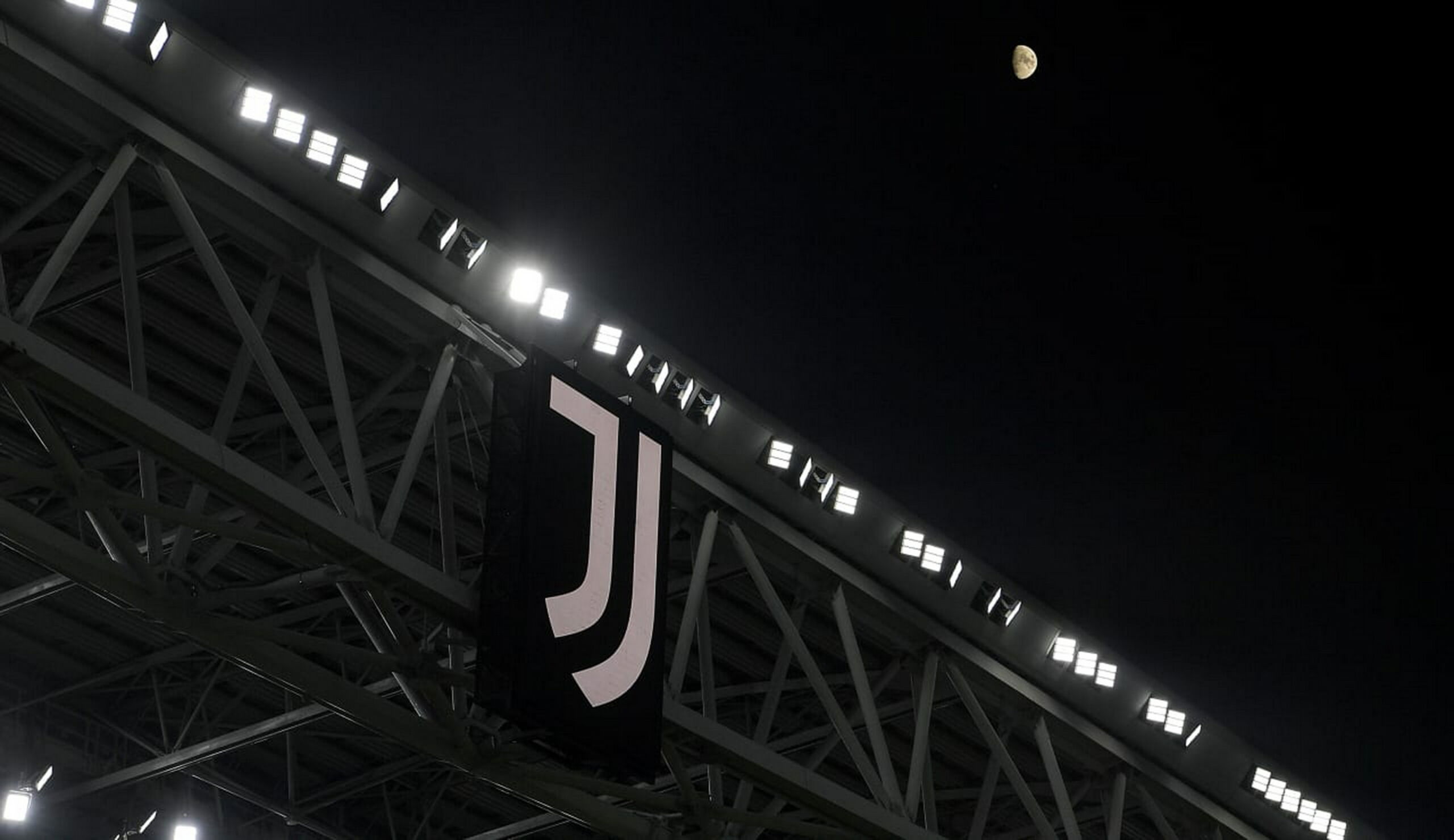 Juventus, aumento di capitale da quasi 100 milioni. Il titolo crolla in borsa