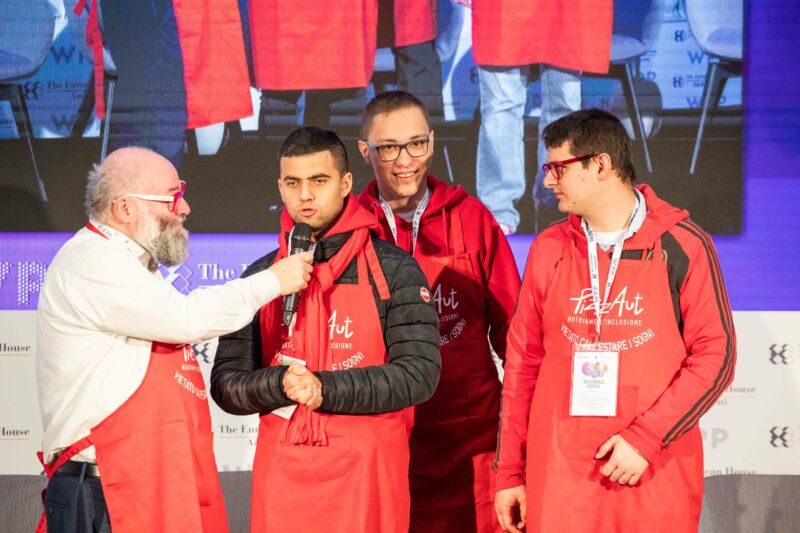 Nico Acampora e i ragazzi di PizzAut