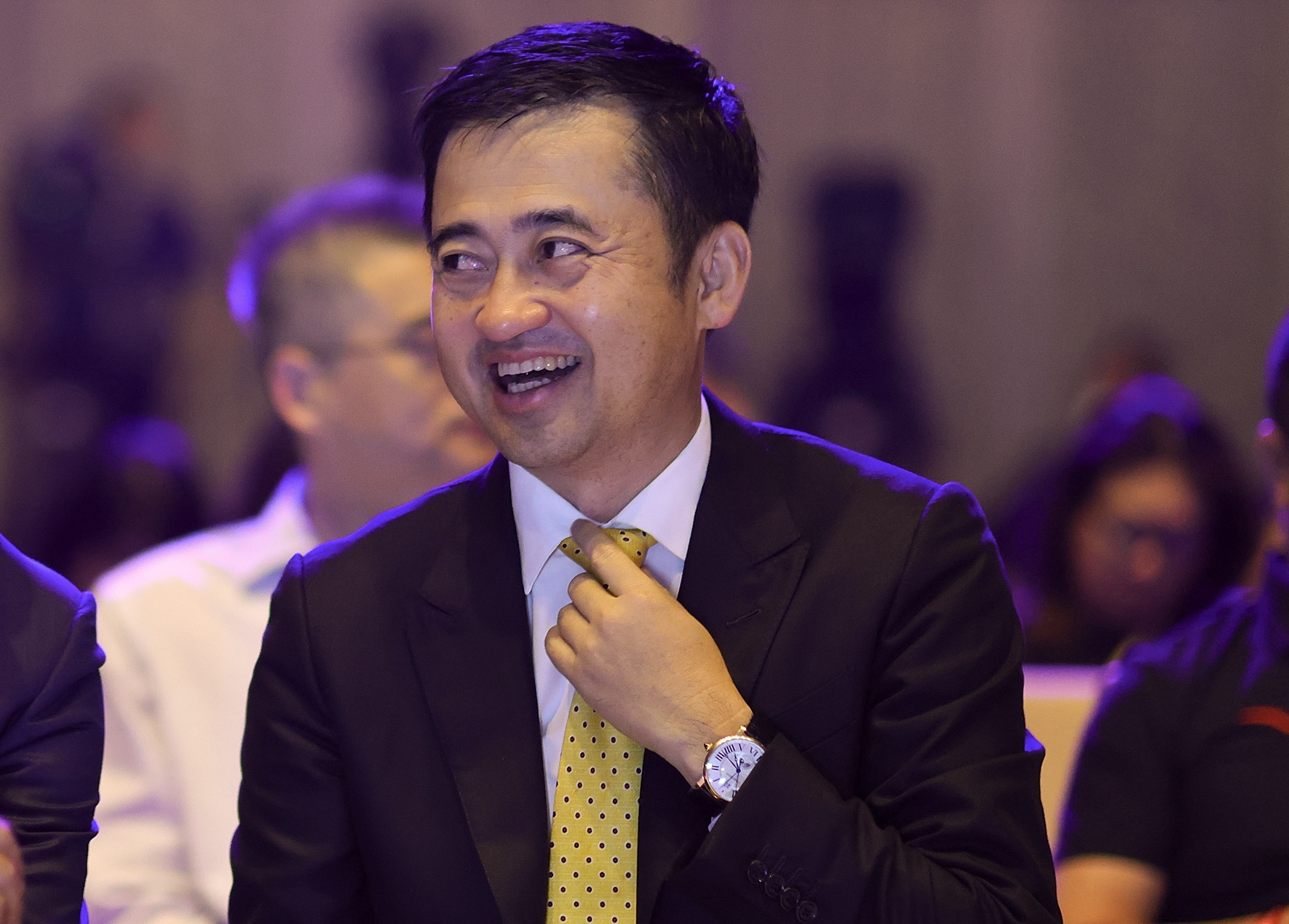 Chi è Ding Shizhong, il miliardario fondatore di Anta Sports che ha acquistato il 29% di Puma