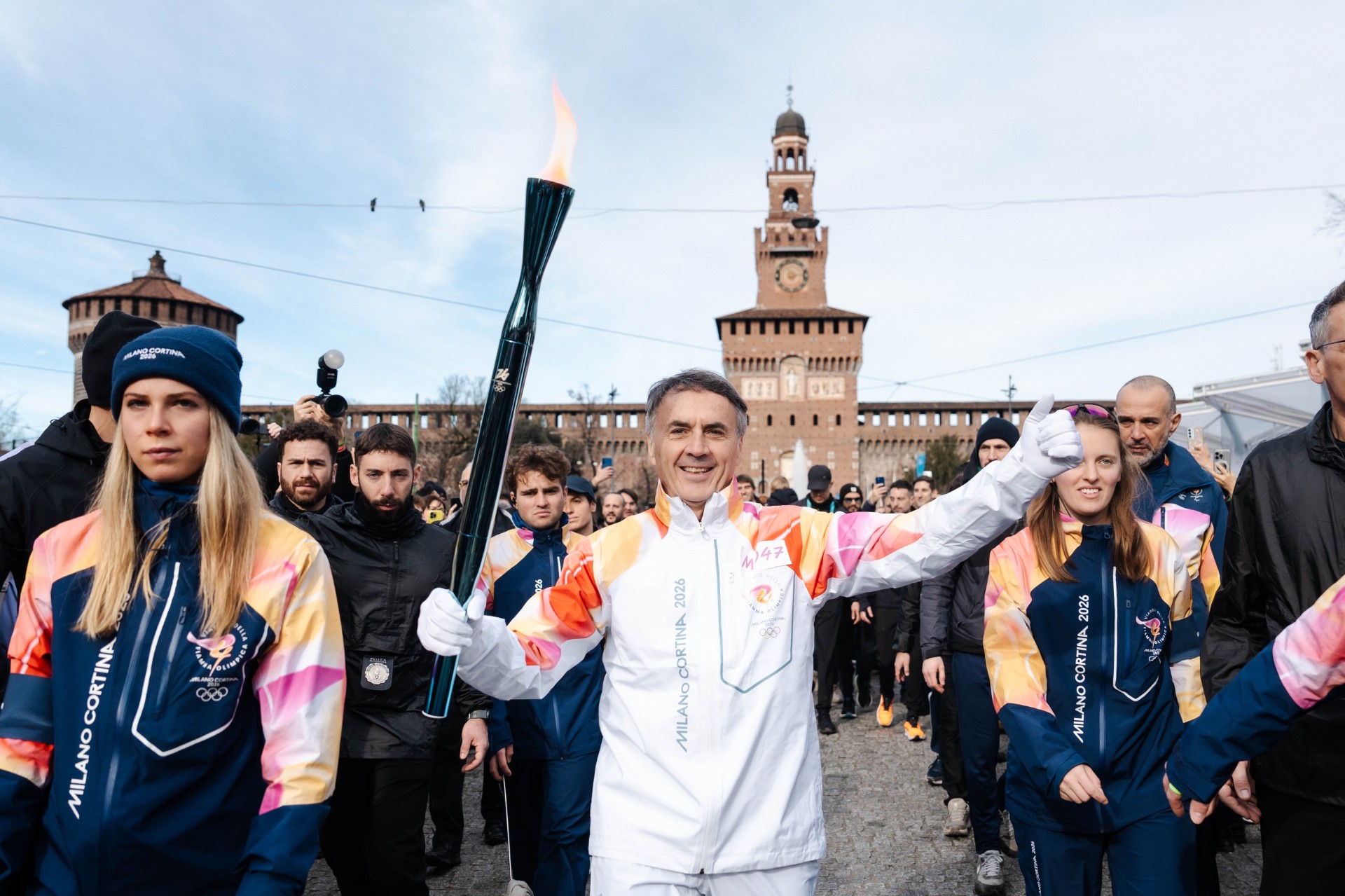 Il fondatore di Technogym, Nerio Alessandri, tedoforo a Milano nella giornata di apertura dei Giochi