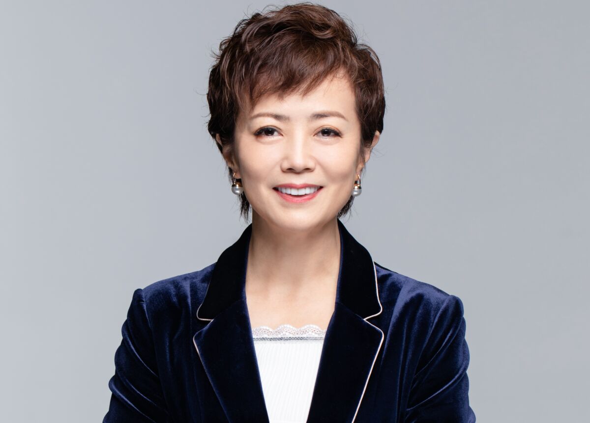 Veicoli elettrici e ibridi, le soluzioni di ricarica rapida: gli scenari sostenibili secondo Stella Li, executive vice president di Byd