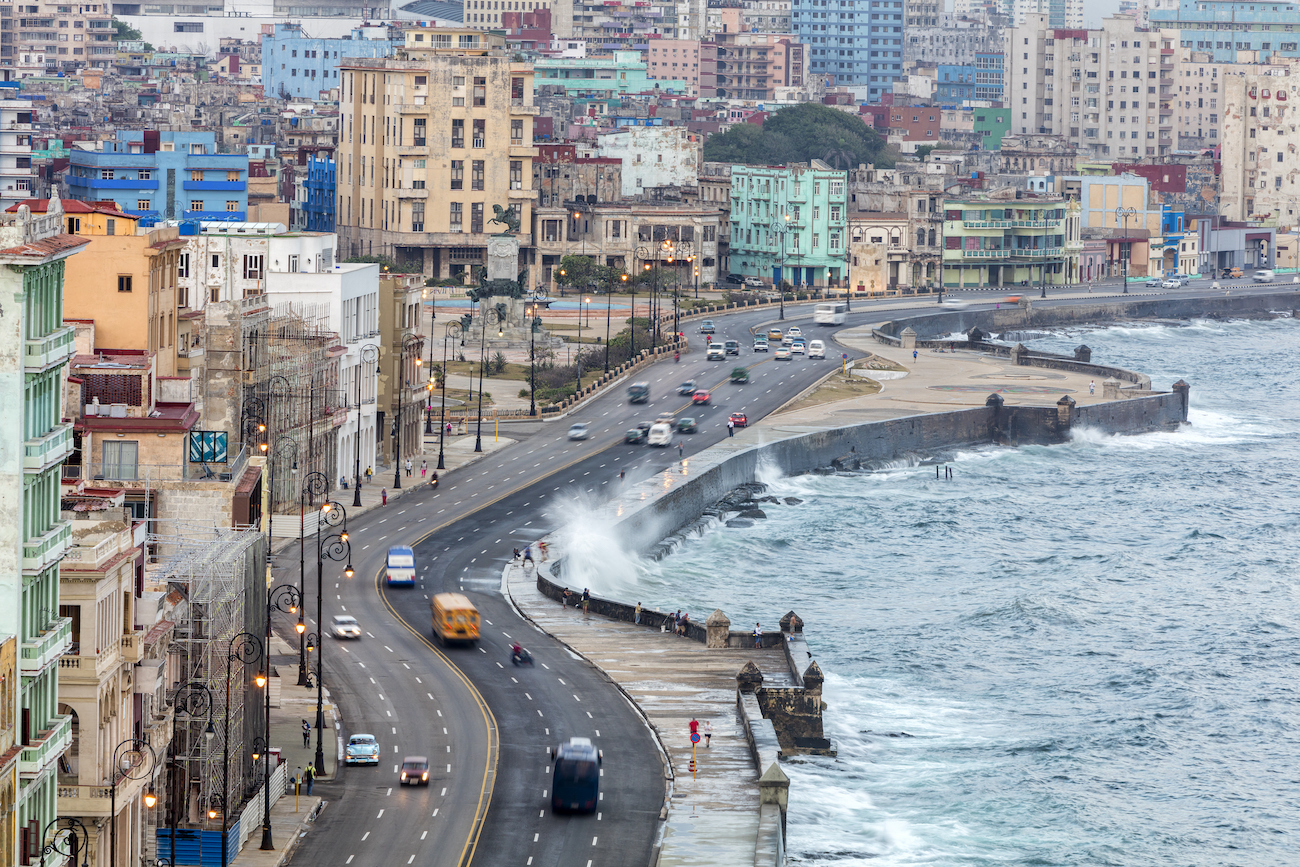 La Russia dice che la sua petroliera è arrivata a Cuba dopo che Trump sembra allentare il blocco