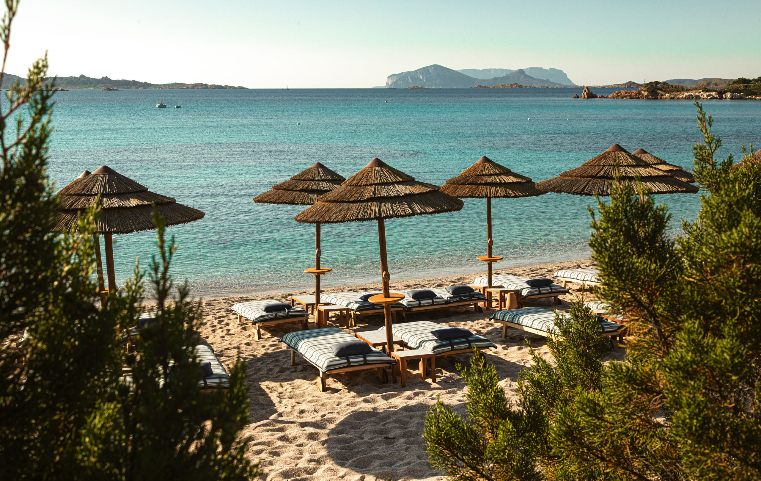 10 migliori beach club italiani, il lusso esperienziale che ridefinisce l’estate 2026