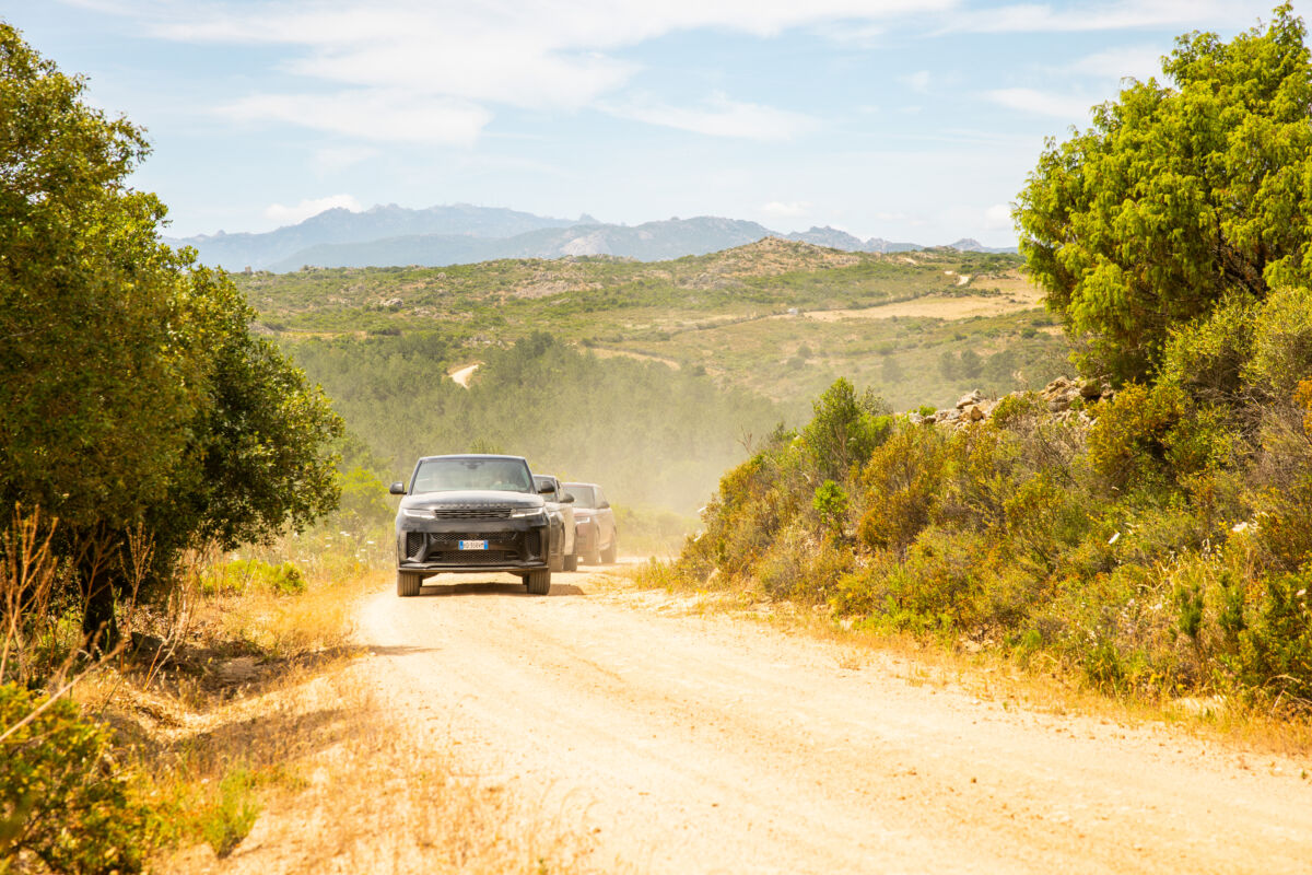 Range Rover in Costa Smeralda: l’evento tra fuoristrada e vela
