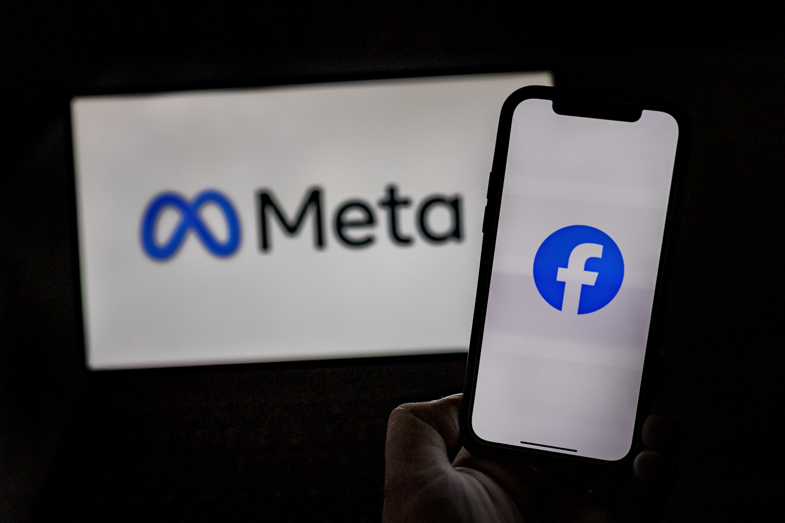Meta supera Tesla per valore di mercato: ecco perché entrambi i titoli continuano a crollare