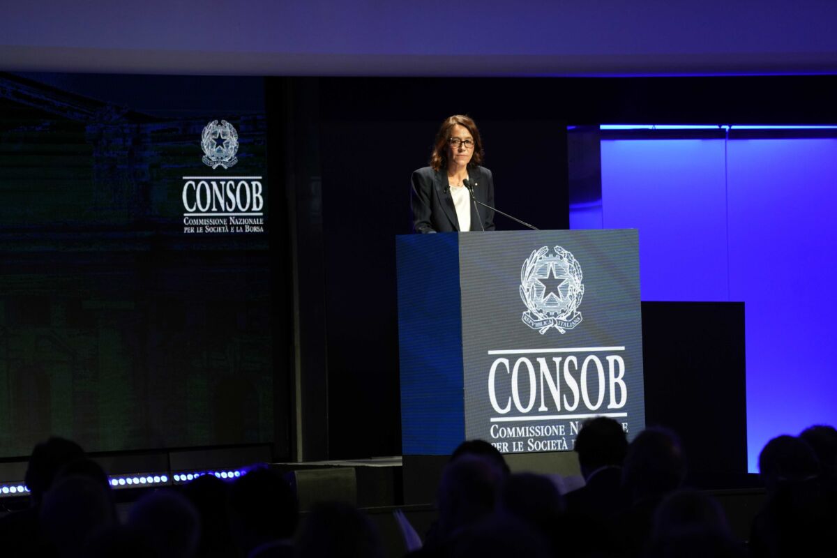 Consob, Piazza Affari vale 1.200 miliardi, ma ha perso 100 quotate in vent’anni
