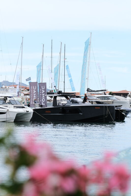 La Sardegna vuole smettere di essere solo la terra degli yacht: il piano per trasformare il mare in una nuova industria