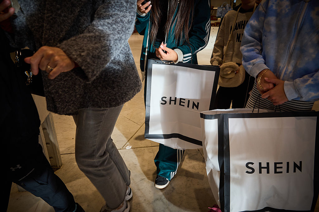 Shein prepara l’Ipo a Hong Kong: ma la valutazione scende a 30 miliardi di dollari, lontana dai 98 del 2022