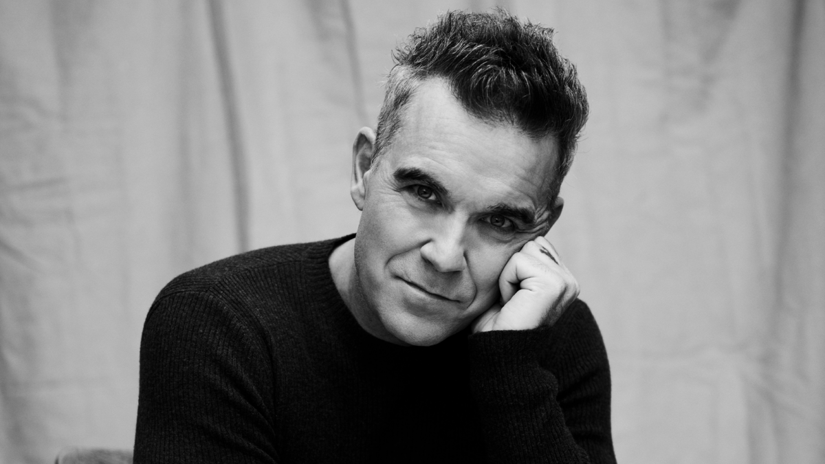 Robbie Williams a Porto Cervo, il gala del Big Art Festival e il business del lusso esperienziale