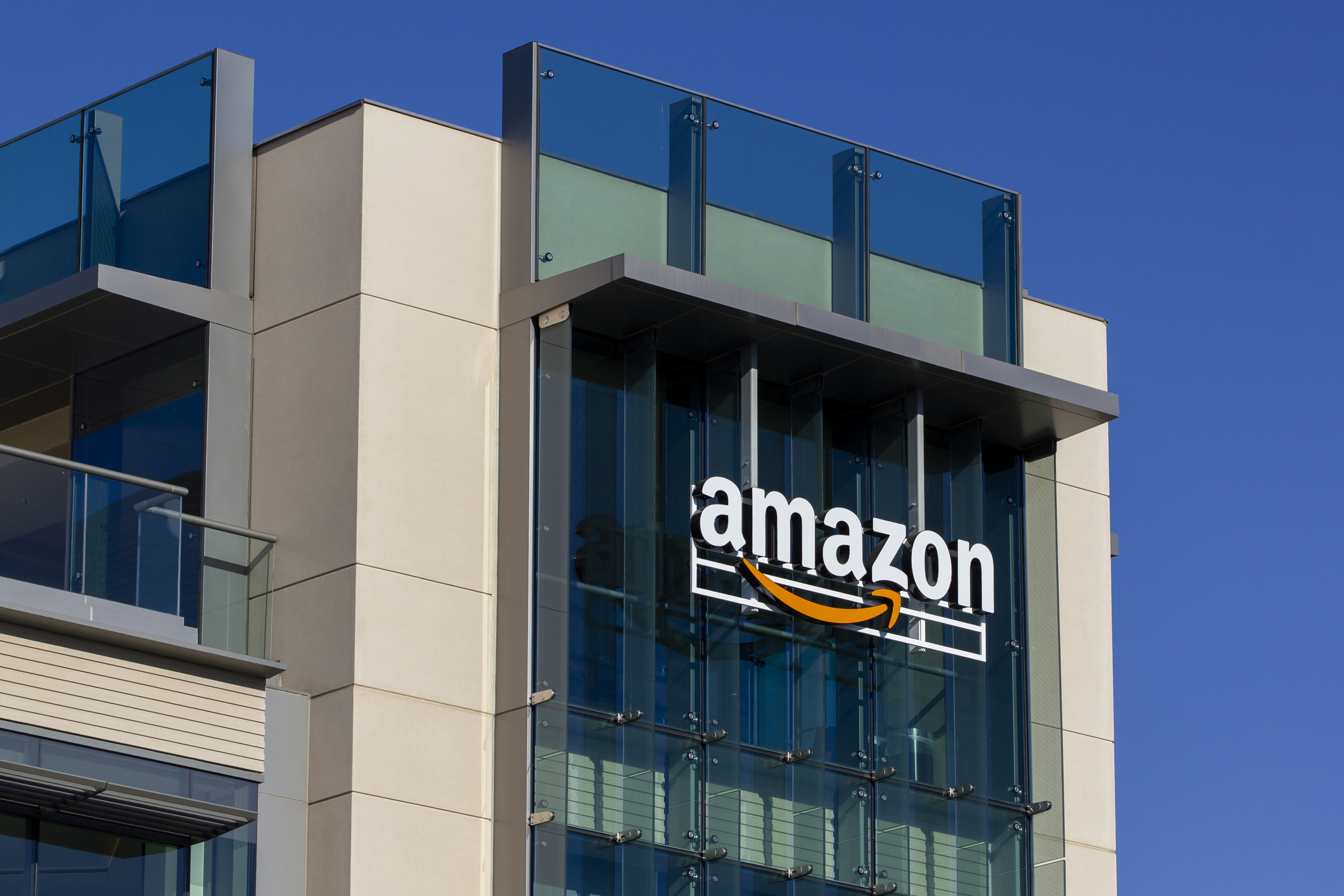 Amazon in Italia, 15 anni dopo: 30 miliardi di investimenti e oltre 100mila posti di lavoro
