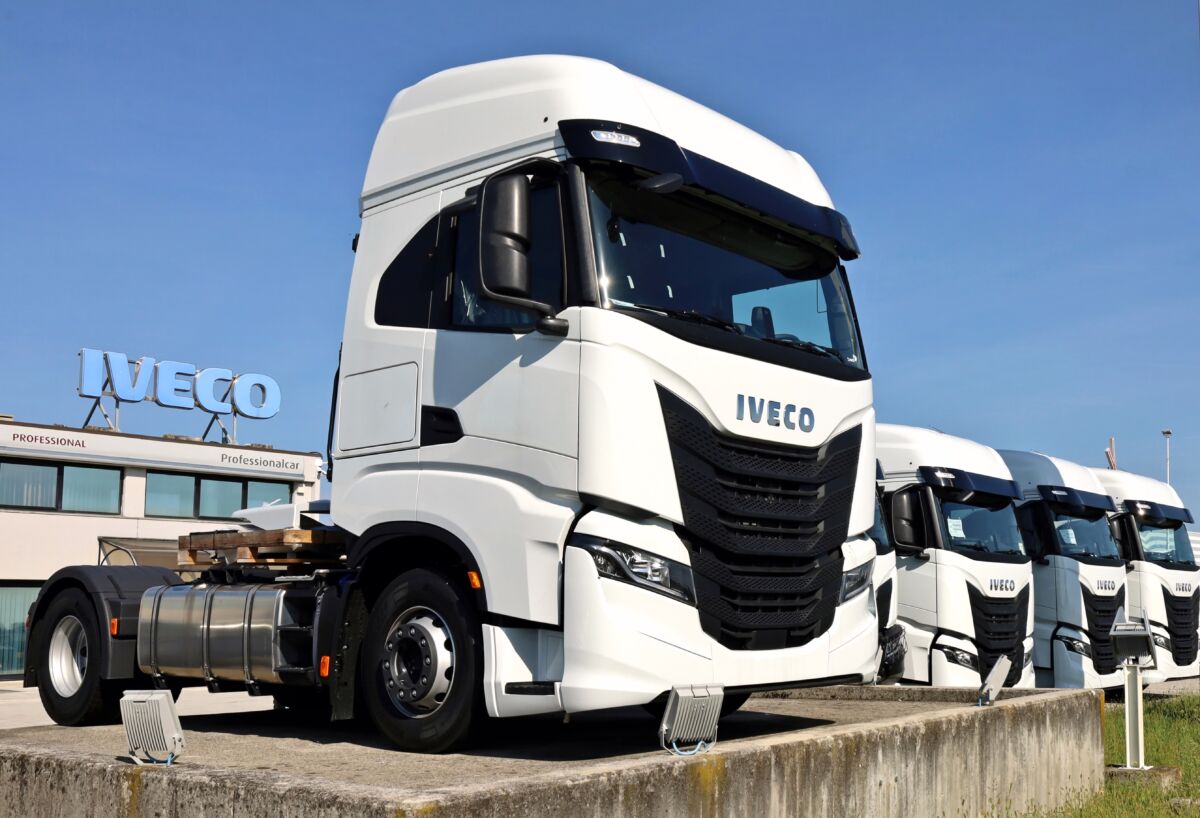 Tata punta su Iveco per sfidare i camion cinesi: la strategia del nuovo gigante da 590mila veicoli