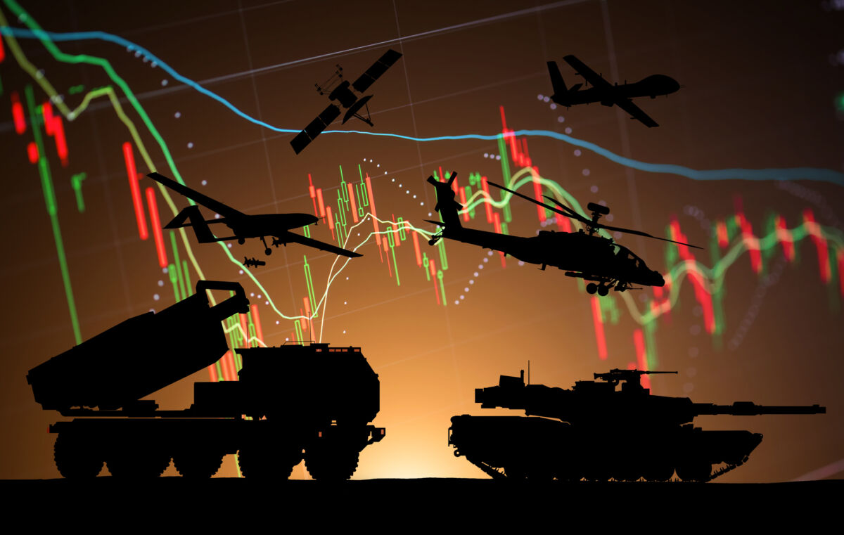 Avio alla prova dei conti. Il paradosso delle azioni della difesa in tempi di guerra (e le previsioni sul settore)
