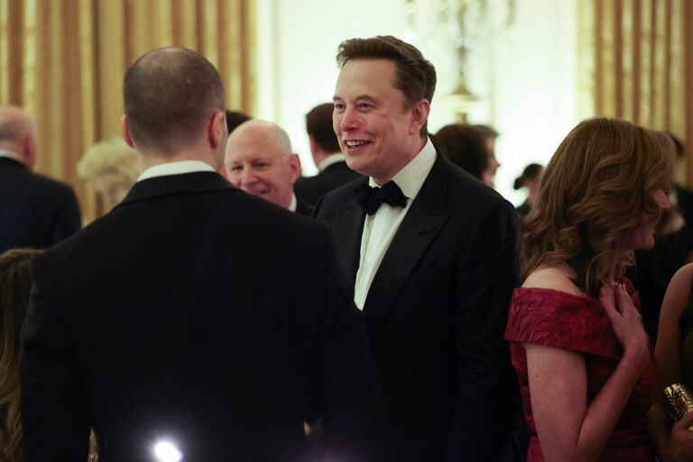 Musk sfida OpenAI e Anthropic: “SpaceX può arrivare al vertice dell’IA in sei mesi”