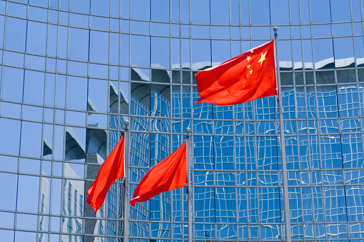 Cina contro Usa sull’AI: Pechino respinge gli appelli a rallentare e accusa Washington di allarmismo
